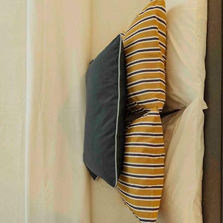 Bright 2Br Apartment - Top Location - City Balcony Bukares Bagian luar foto