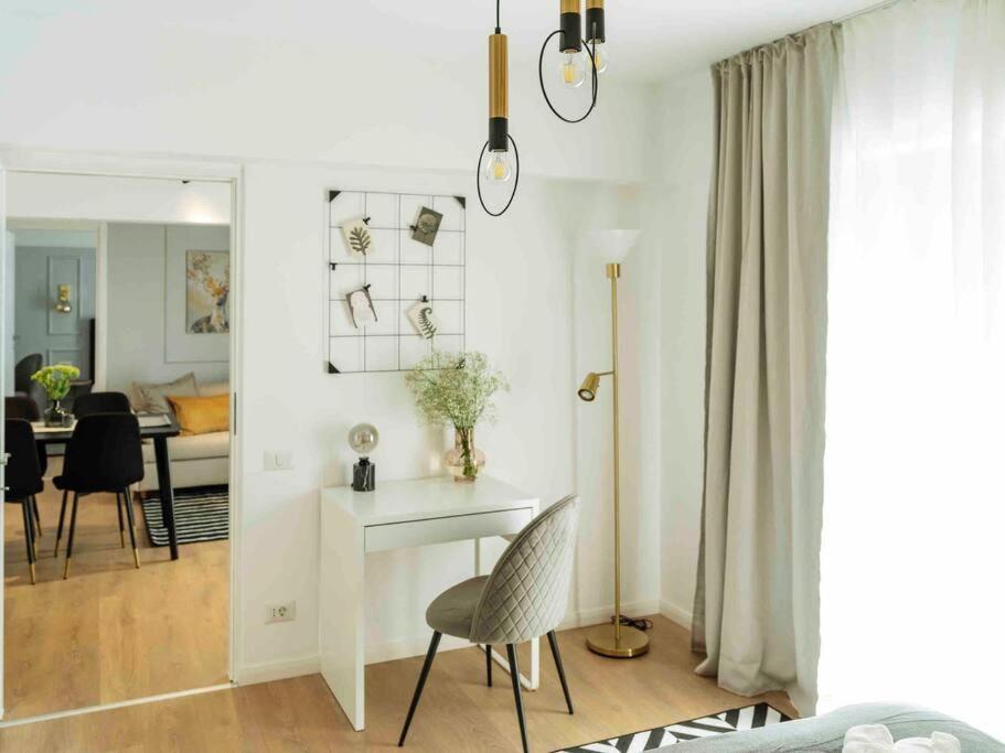 Bright 2Br Apartment - Top Location - City Balcony Bukares Bagian luar foto
