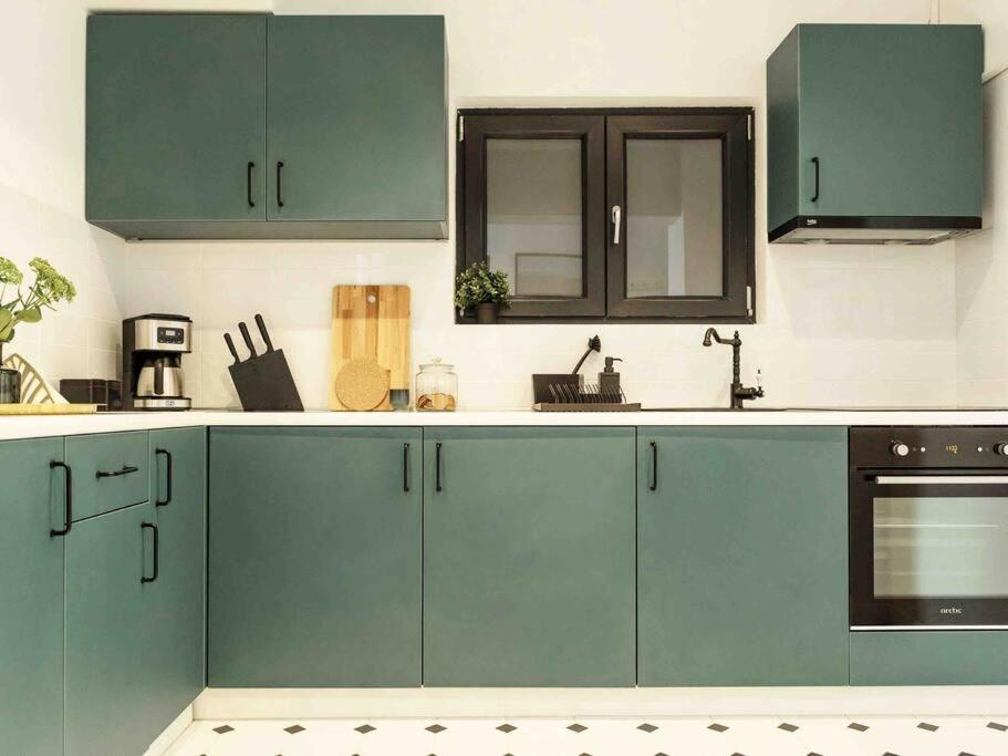 Bright 2Br Apartment - Top Location - City Balcony Bukares Bagian luar foto