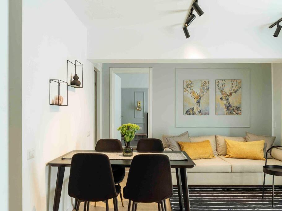 Bright 2Br Apartment - Top Location - City Balcony Bukares Bagian luar foto