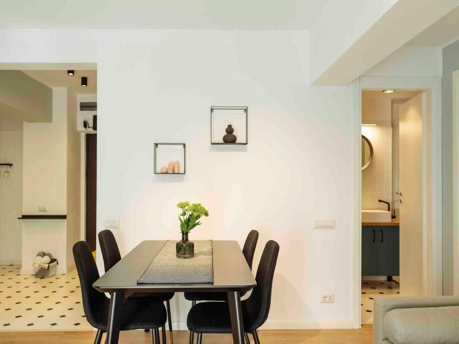 Bright 2Br Apartment - Top Location - City Balcony Bukares Bagian luar foto