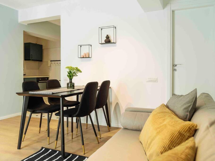 Bright 2Br Apartment - Top Location - City Balcony Bukares Bagian luar foto