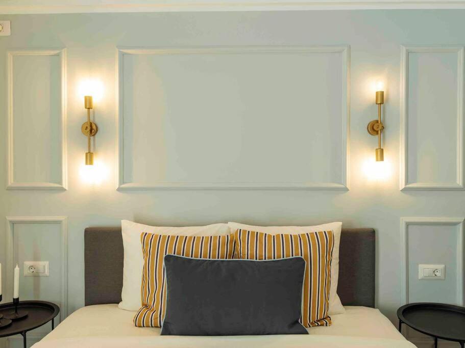 Bright 2Br Apartment - Top Location - City Balcony Bukares Bagian luar foto