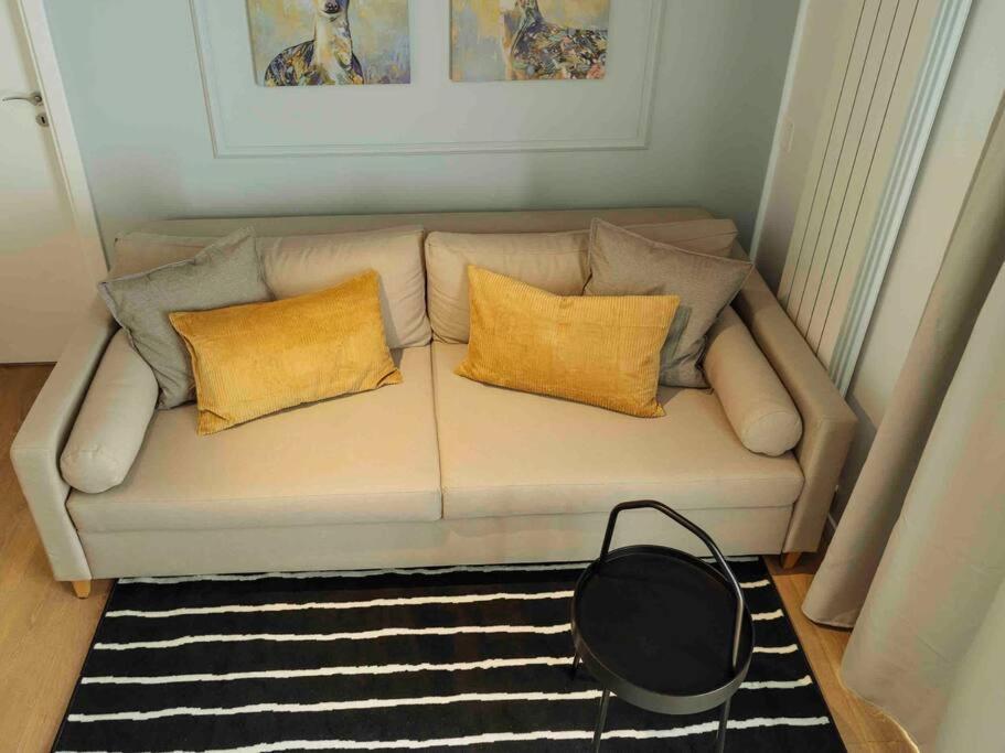 Bright 2Br Apartment - Top Location - City Balcony Bukares Bagian luar foto