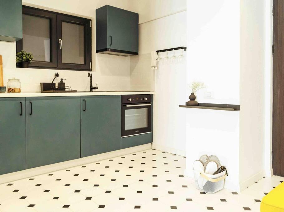 Bright 2Br Apartment - Top Location - City Balcony Bukares Bagian luar foto